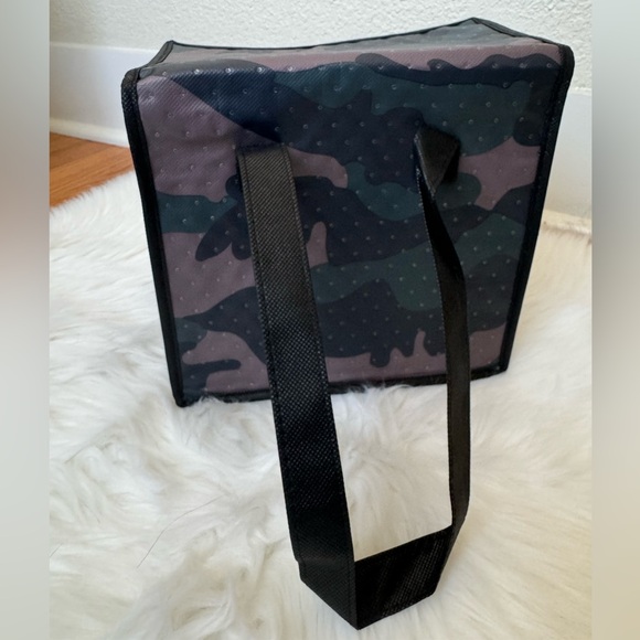 NEW! Toyota Camo Lunch Bag - Picture 3 of 5